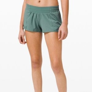 RARE Lululemon hotty hot short 2.5 seem